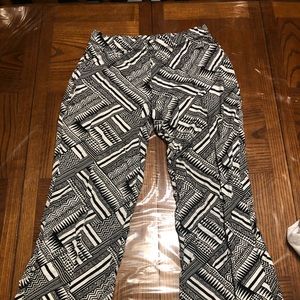 VS PINK Beach Pants. Size XS. Black and white patterned. Lounge.